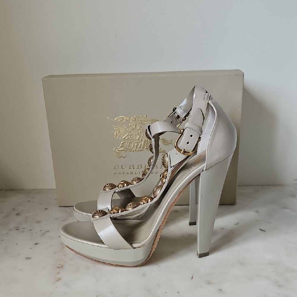 BURBERRY PRORSUM: Taupe leather Gold Medallion Heels